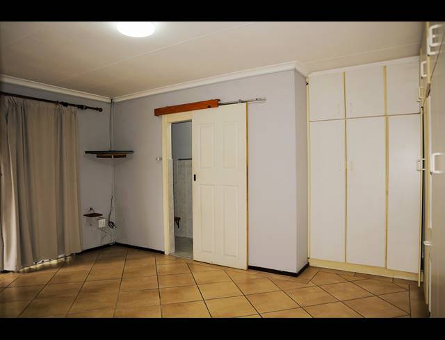 3 BEDROOM SIMPLEX FOR SALE IN MALVERN
